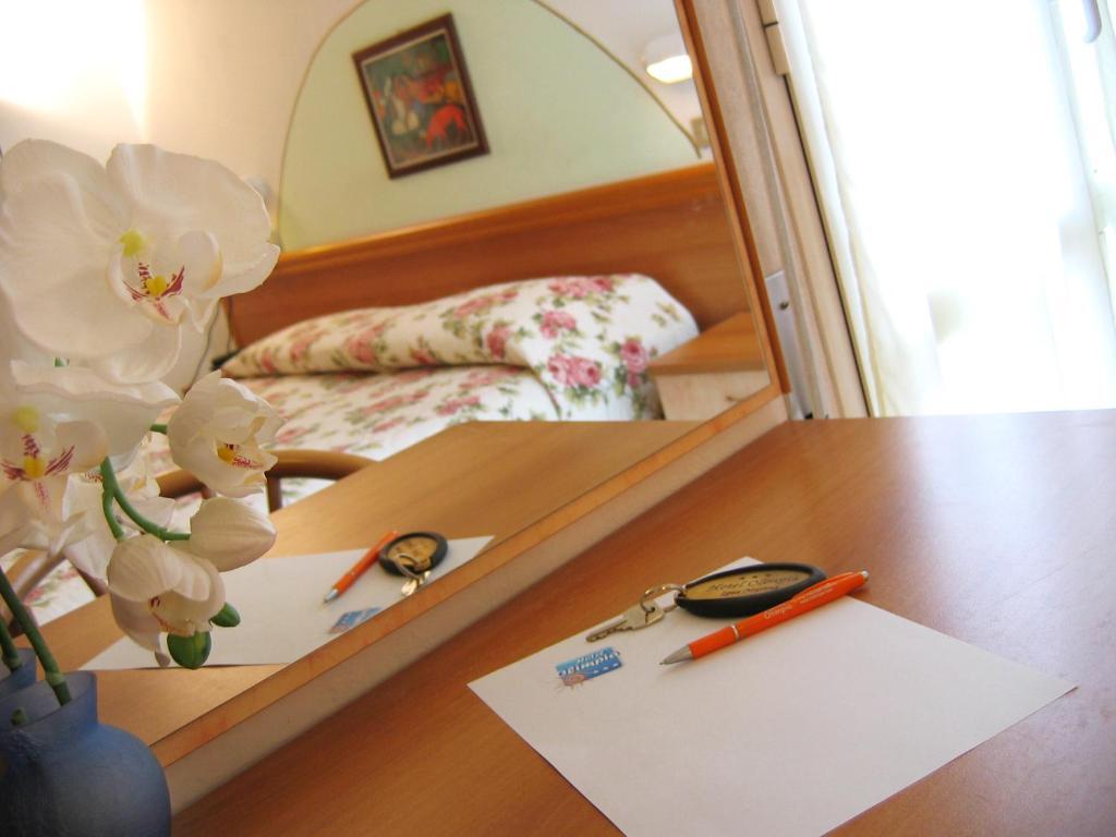 Hotel Olimpia Bellaria-Igea Marina Rum bild