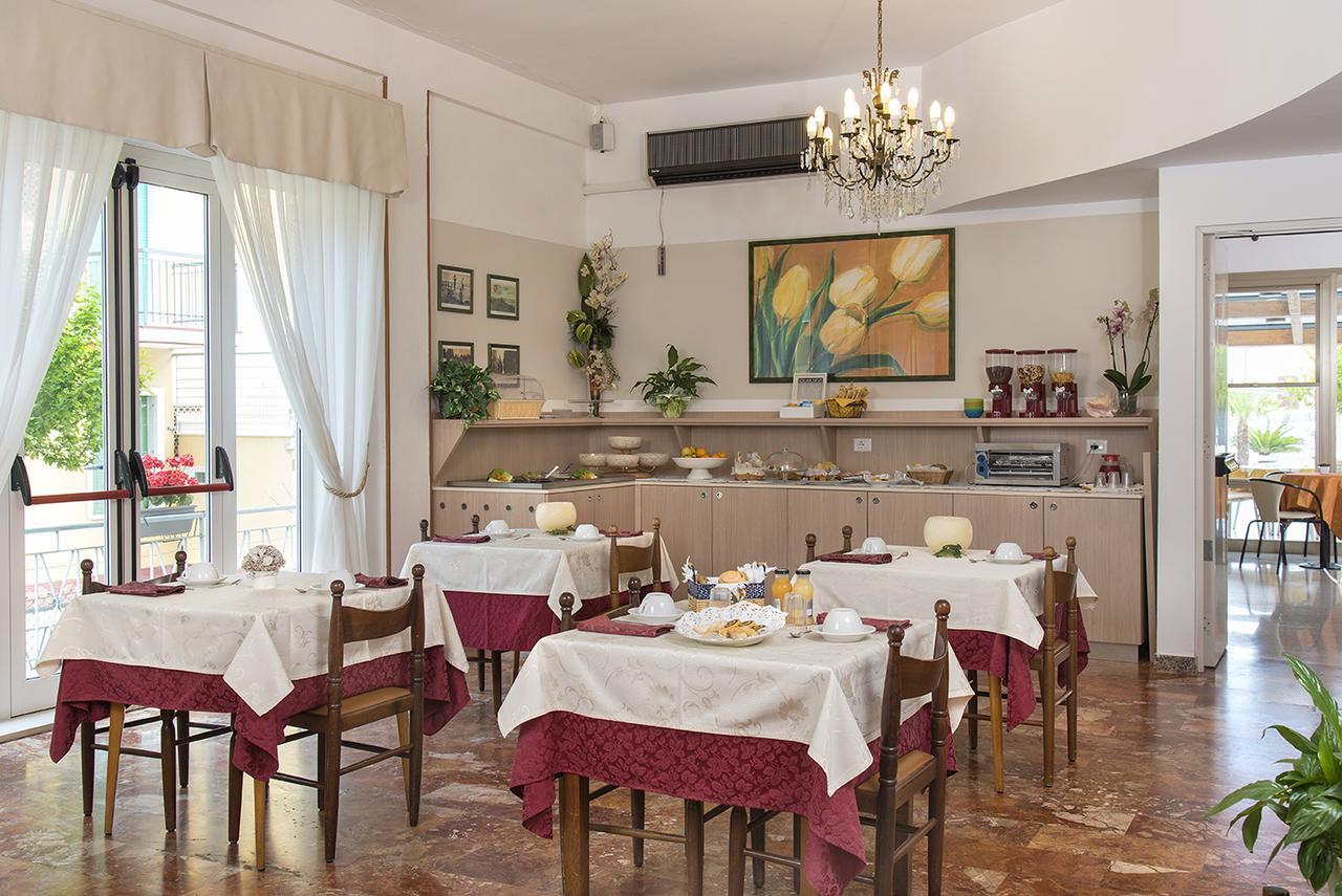 Hotel Olimpia Bellaria-Igea Marina Exteriör bild